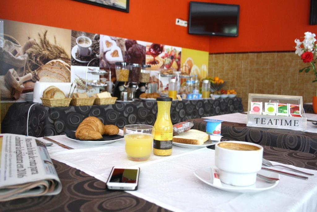 Hostal Sanmar Figueres  Exterior foto