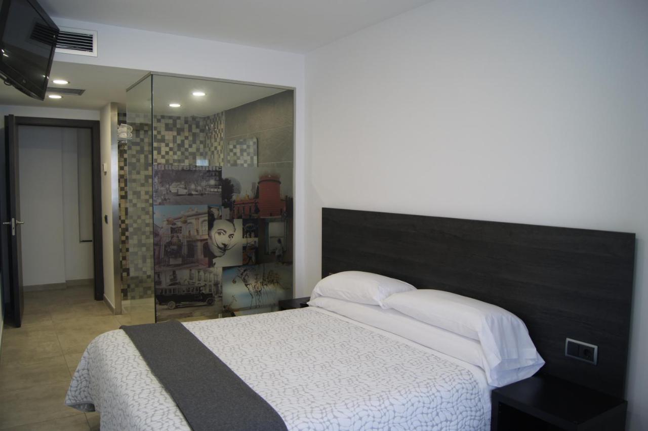 Hostal Sanmar Figueres  Exterior foto